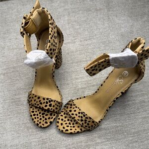 Leopard Print Block Heel Sandals Women’s Size 6